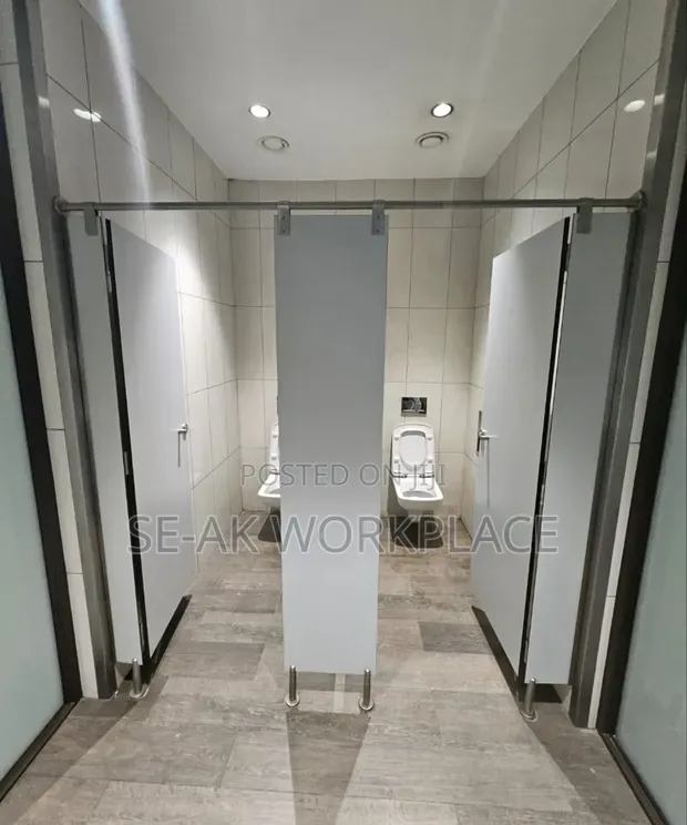 Public Toilet Partition Installation